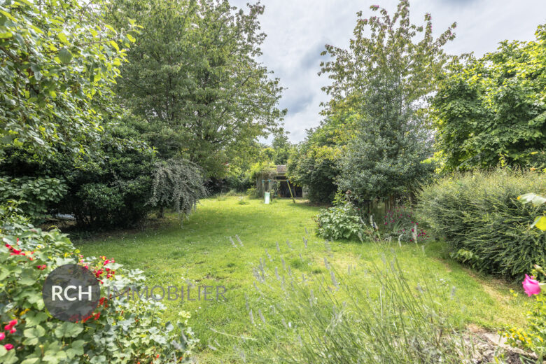 Photos du bien : Gambais – Maison familiale avec dépendance et jardin clos de murs