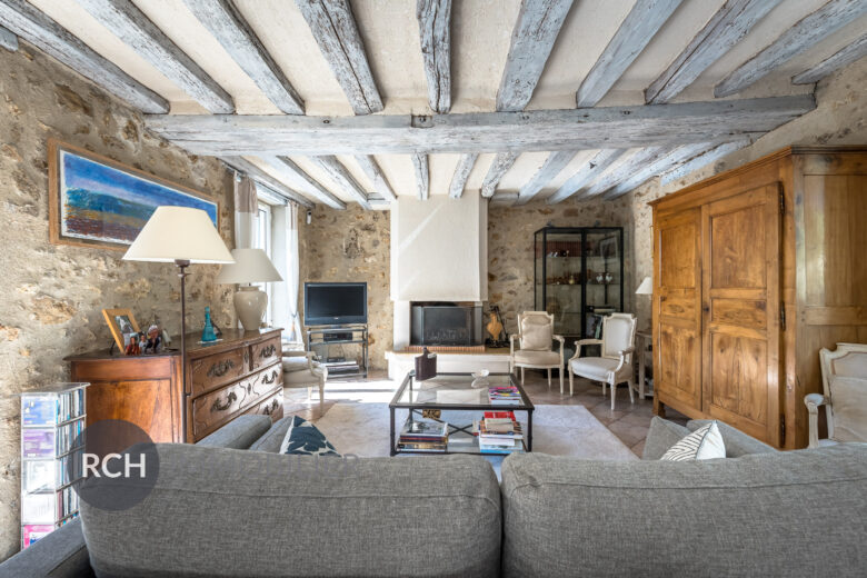 Photos du bien : Jouars-Pontchartrain – Maison ancienne avec piscine et vue dégagée