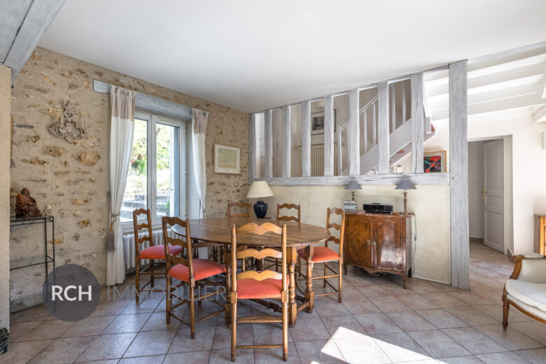 Photos du bien : Jouars-Pontchartrain – Maison ancienne avec piscine et vue dégagée