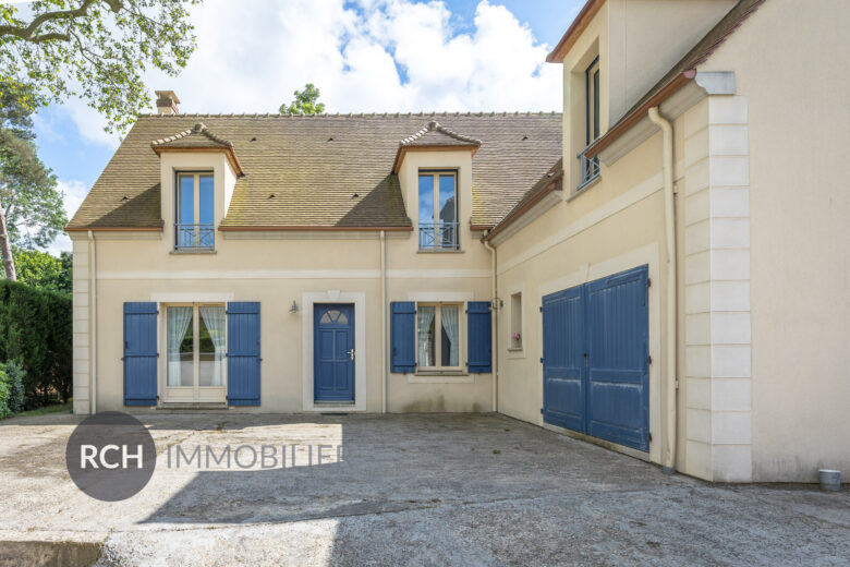 Photos du bien : Montfort-l’Amaury – Maison familiale avec commerces à pied