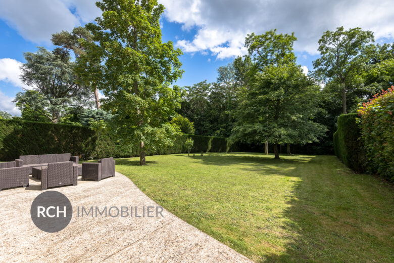 Photos du bien : Montfort-l’Amaury – Maison familiale avec commerces à pied