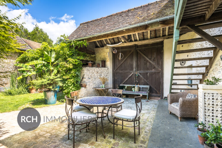 Photos du bien : Bazainville – Charmante maison ancienne avec dépendances et jardin clos