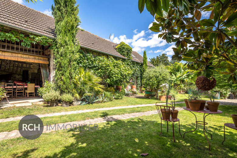 Photos du bien : Bazainville – Charmante maison ancienne avec dépendances et jardin clos