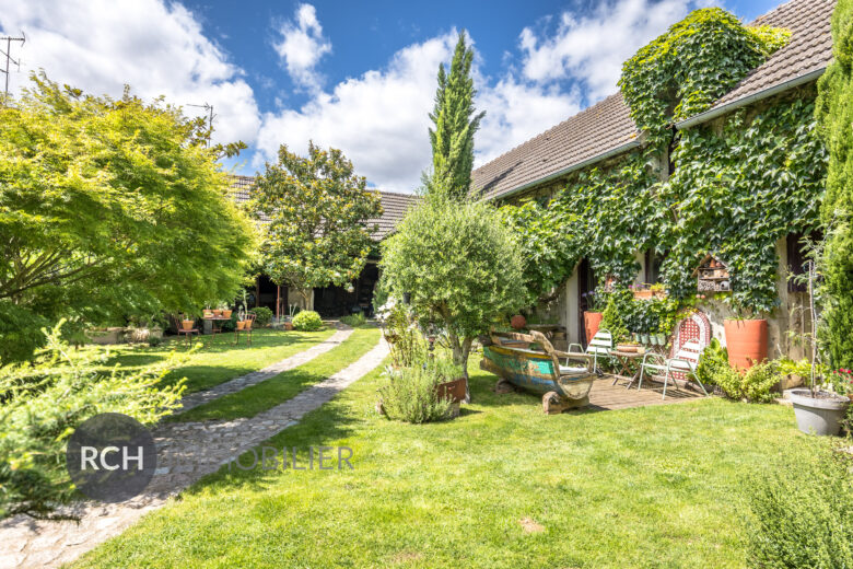 Photos du bien : Bazainville – Charmante maison ancienne avec dépendances et jardin clos