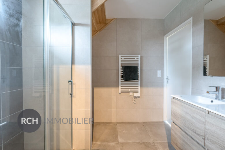 Photos du bien : Exclusivité – Gambais – Maison récente aux normes RE2020 sur terrain végétalisé et clôturé