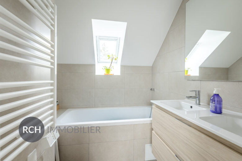 Photos du bien : Exclusivité – Gambais – Maison récente aux normes RE2020 sur terrain végétalisé et clôturé