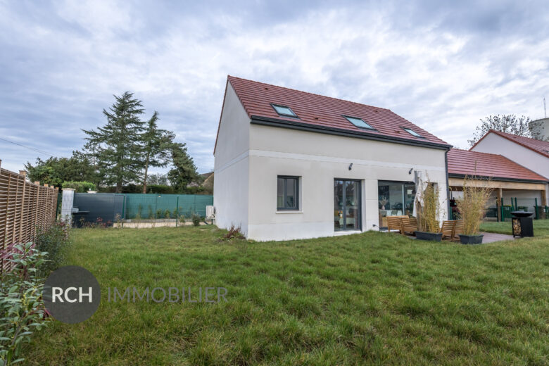 Photos du bien : Exclusivité – Gambais – Maison récente aux normes RE2020 sur terrain végétalisé et clôturé