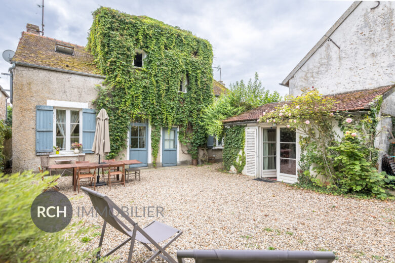 Photos du bien : Civry-la-Forêt – Maison de charme en pierre avec joli jardin