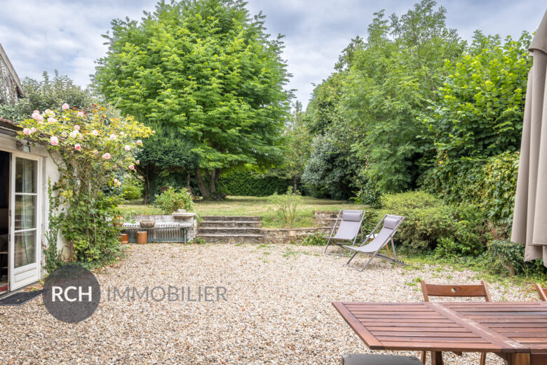 Photos du bien : Civry-la-Forêt – Maison de charme en pierre avec joli jardin