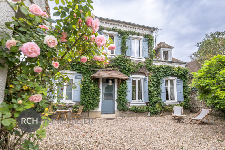 Photos du bien : Civry-la-Forêt – Maison de charme en pierre avec joli jardin