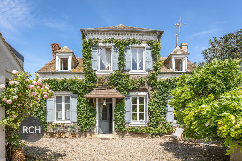 Photos du bien : Civry-la-Forêt – Maison de charme en pierre avec joli jardin