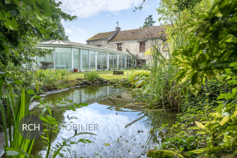 Photos du bien : Hargeville – Grande bâtisse ancienne avec piscine nichée sur un terrain clos