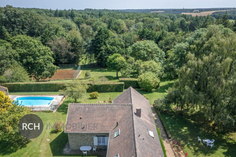 Photos du bien : La Hauteville – Belle propriété familiale avec piscine, tennis et dépendance