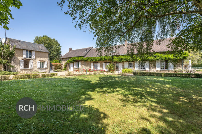 Photos du bien : La Hauteville – Belle propriété familiale avec piscine, tennis et dépendance