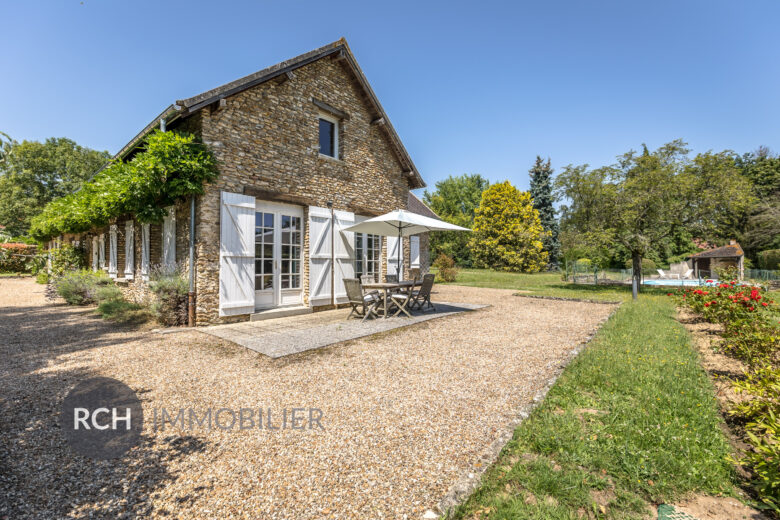 Photos du bien : La Hauteville – Belle propriété familiale avec piscine, tennis et dépendance