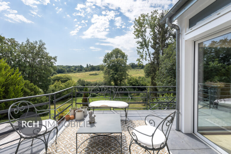 Photos du bien : Centre historique de Montfort-l’Amaury – Maison familiale avec environnement unique et vue dégagée