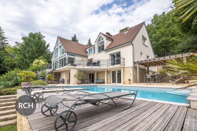 Photos du bien : Centre historique de Montfort-l’Amaury – Maison familiale avec environnement unique et vue dégagée