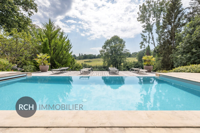 Photos du bien : Centre historique de Montfort-l’Amaury – Maison familiale avec environnement unique et vue dégagée