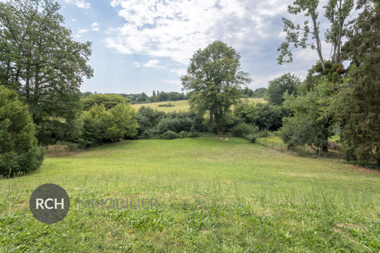 Photos du bien : Centre historique de Montfort-l’Amaury – Maison familiale avec environnement unique et vue dégagée