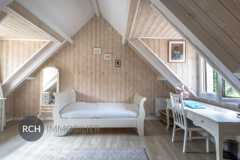 Photos du bien : Saint-Rémy-l’Honoré – Maison familiale avec piscine et terrain arboré