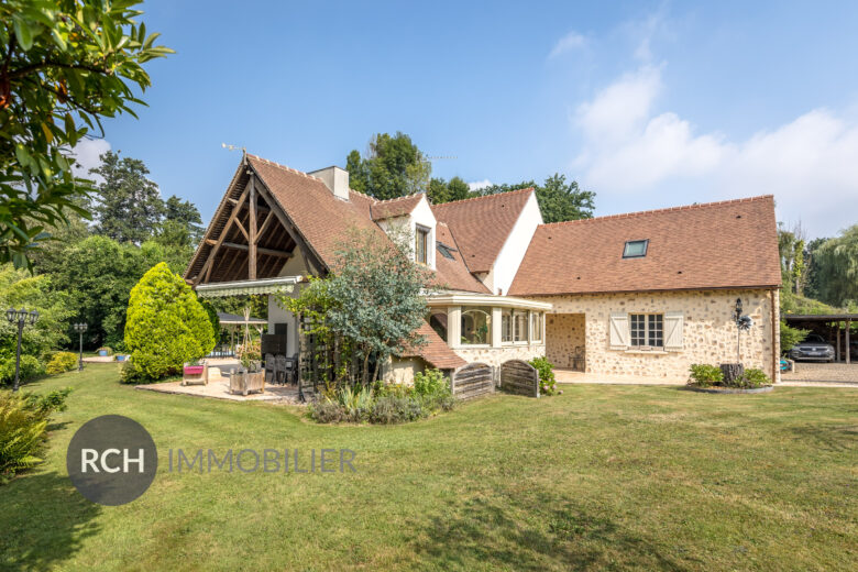 Photos du bien : Saint-Rémy-l’Honoré – Maison familiale avec piscine et terrain arboré