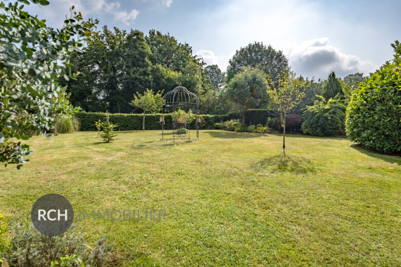 Photos du bien : Saint-Rémy-l’Honoré – Maison familiale avec piscine et terrain arboré