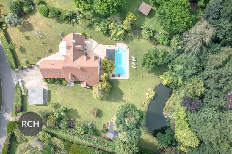 Photos du bien : Saint-Rémy-l’Honoré – Maison familiale avec piscine et terrain arboré