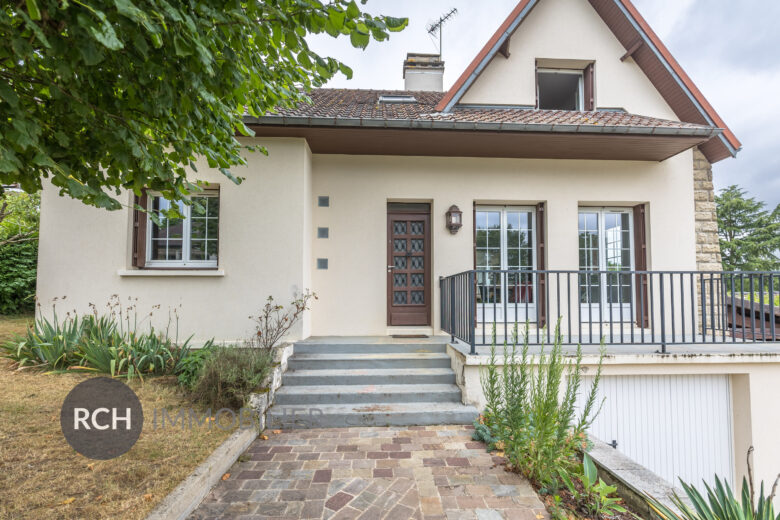 Photos du bien : Saint-Germain-de-la-Grange – Maison familiale avec vue dégagée