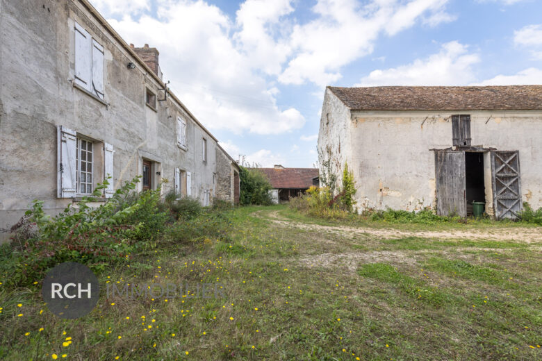 Photos du bien : Exclusivité – Auteuil-le-Roi – Ancien corps de ferme à rénover – Fort potentiel