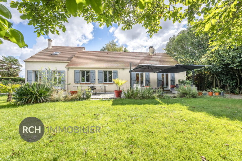 Photos du bien : Saulx-Marchais  –  Maison familiale sans vis-à-vis avec jardin clos et arboré