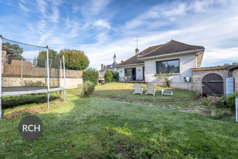 Photos du bien : Saint-Léger-en-Yvelines  – Maison familiale au coeur de village avec commerces