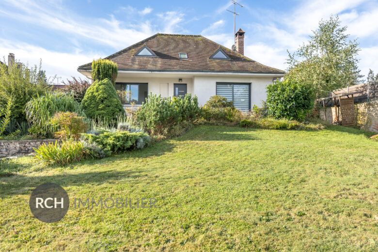 Photos du bien : Saint-Léger-en-Yvelines  – Maison familiale au coeur de village avec commerces