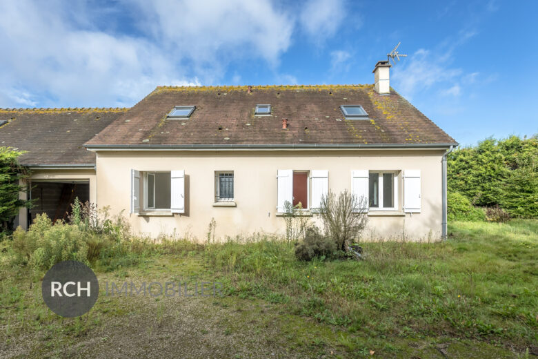 Photos du bien : Civry-la-Forêt – Maison lumineuse avec bel espace extérieur arboré et clos