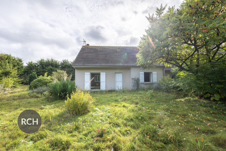 Photos du bien : Civry-la-Forêt – Maison lumineuse avec bel espace extérieur arboré et clos