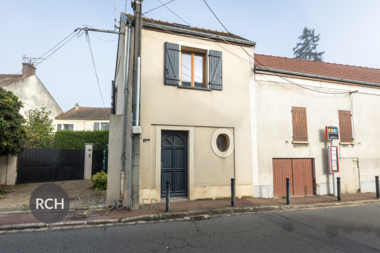 Photos du bien : Garancières – Maison de ville entièrement rénovée aux pieds des commerces