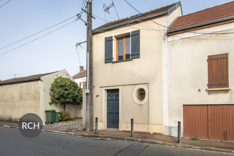 Photos du bien : Garancières – Maison de ville entièrement rénovée aux pieds des commerces