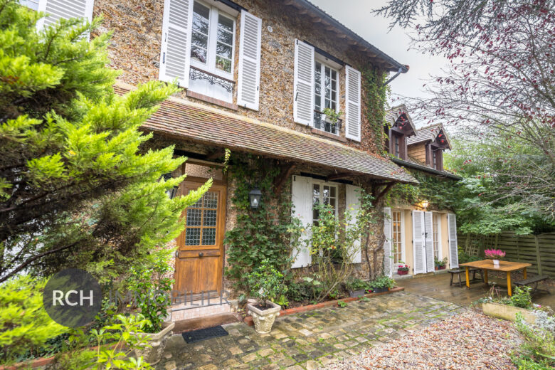 Photos du bien : Grosrouvre – Maison ancienne avec grand jardin dans un environnement privilégié