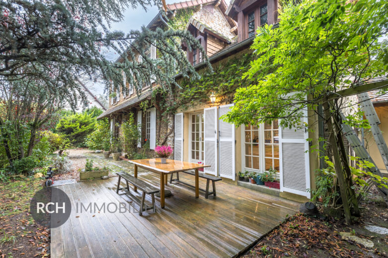 Photos du bien : Grosrouvre – Maison ancienne avec grand jardin dans un environnement privilégié