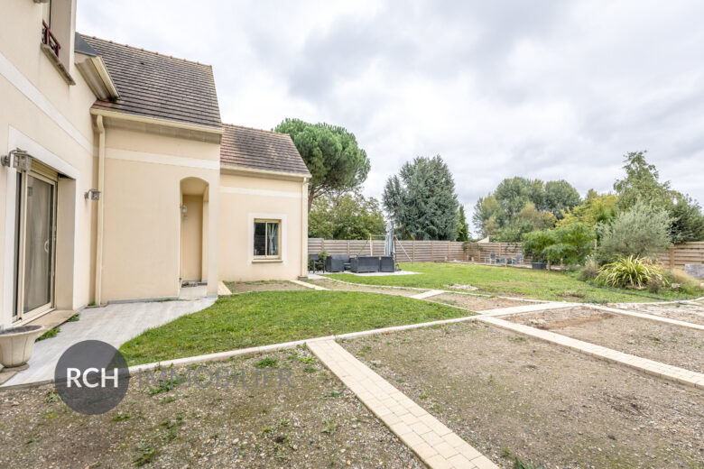 Photos du bien : Villiers-le-Mahieu – Grande maison familiale sans vis-à-vis