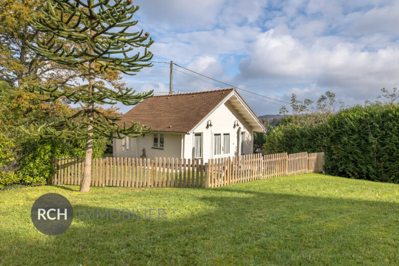 Photos du bien : Grosrouvre – Maison contemporaine sur un beau terrain arboré