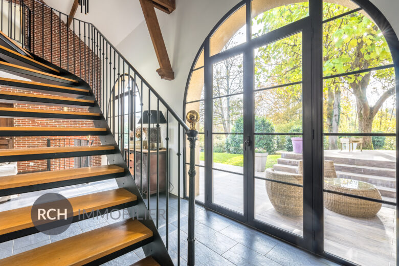 Photos du bien : Grosrouvre – Maison contemporaine sur un beau terrain arboré