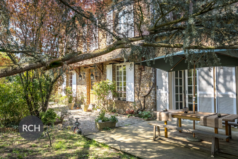 Photos du bien : Grosrouvre – Maison ancienne avec grand jardin dans un environnement privilégié