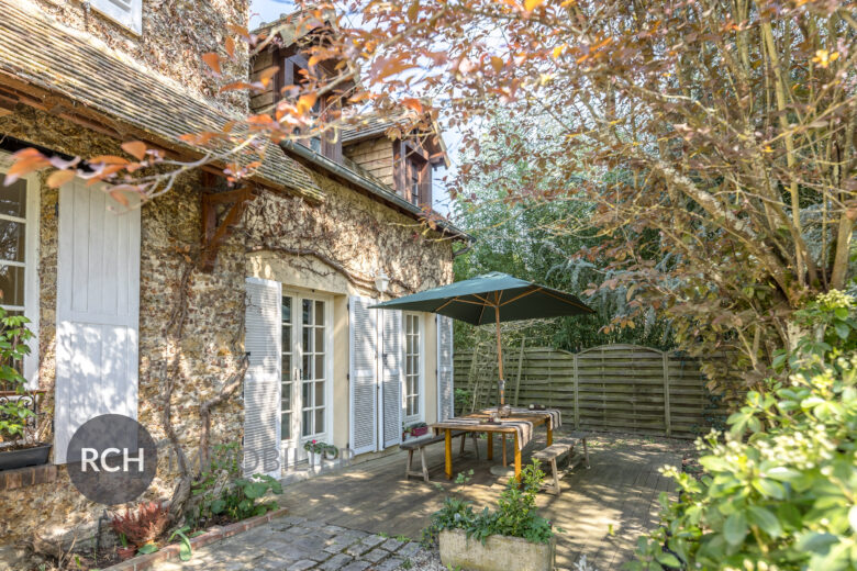 Photos du bien : Grosrouvre – Maison ancienne avec grand jardin dans un environnement privilégié
