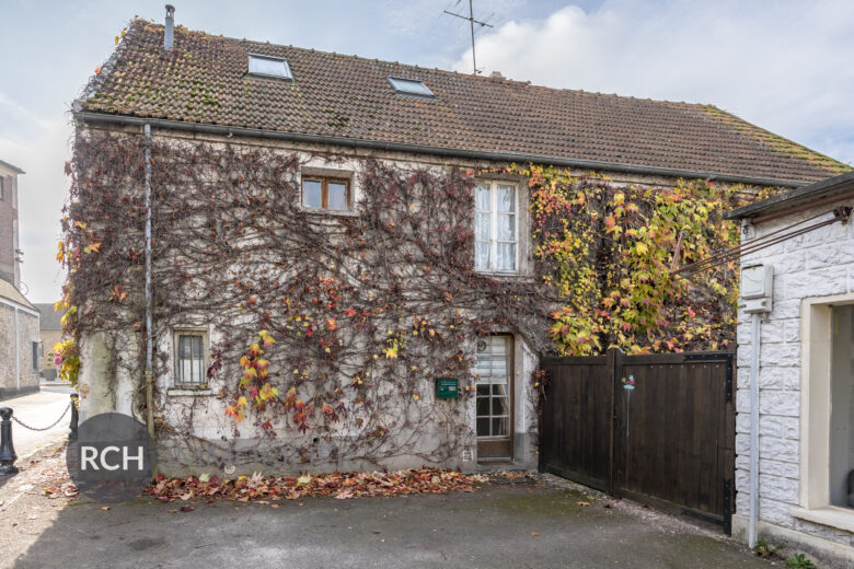 Photos du bien : Plaisir – Grande maison avec emplacement idéal en plein centre ville