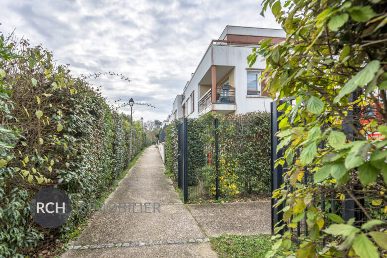 Photos du bien : Saint-Rémy-l’Honoré – Superbe appartement 3 pièces avec balcon