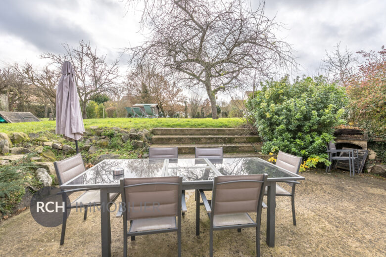 Photos du bien : Bourdonné – Maison de charme avec beau jardin au calme