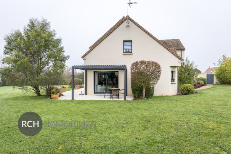 Photos du bien : Civry-la-Forêt – Lumineuse maison contemporaine au calme