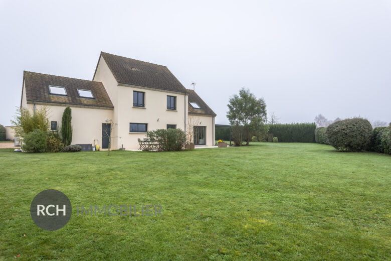 Photos du bien : Civry-la-Forêt – Lumineuse maison contemporaine au calme