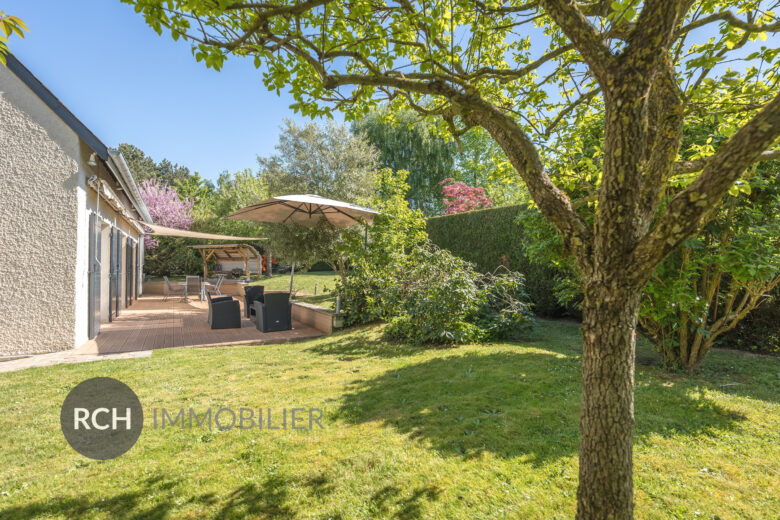 Photos du bien : Gambais – Maison familiale en coeur de village avec joli jardin arboré