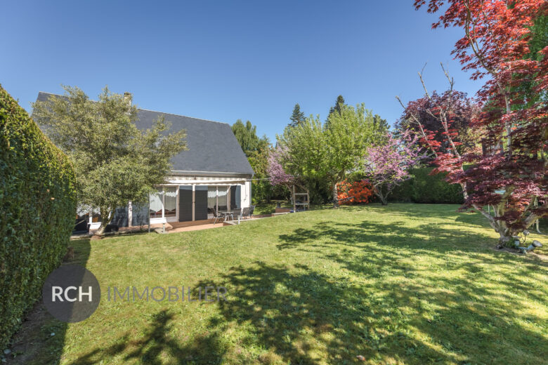Photos du bien : Gambais – Maison familiale en coeur de village avec joli jardin arboré
